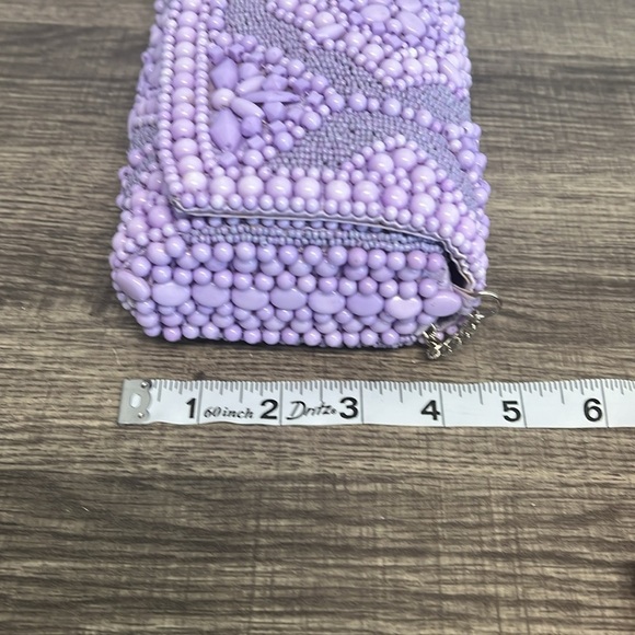 This. ✨ Beaded Clutch with Geometric Design - Picture 9 of 11